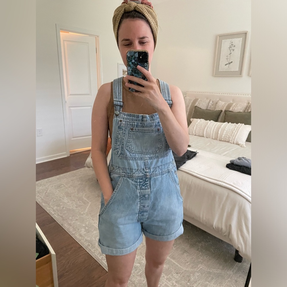 Vintage Roam Short Overalls - size Small - made in the USA - light denim wash